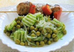 Салат из зеленого горошка к шашлыку