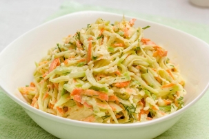 Салат из зеленой редьки с огурцом и морковью