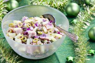 Салат из сельди с грушами и оливками