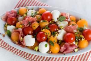 Салат «Капрезе» с дыней