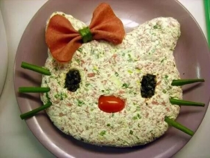 Детский праздничный салат «Китти»