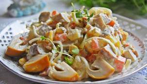 Овощной салат с маринованными грибами