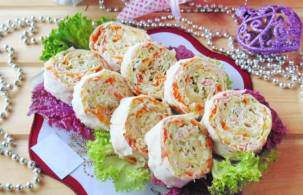 Праздничный «Оливье» в форме рулета