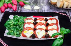 Валентинковый салат Капрезе