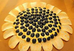 Салат «Подсолнух» с рыбными консервами