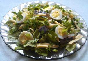 Салат из сельди с перепелиными яйцами