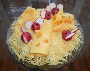 Слоеный салат с курицей «Мышиное счастье»
