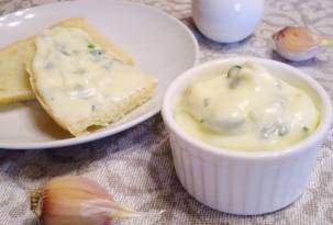 Домашний майонез на куриных яйцах с чесноком и зеленью