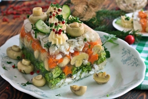 Желейный салат с треской и грибами