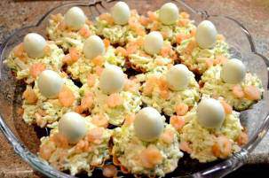 Салат «Жемчужина» с морепродуктами в тарталетках