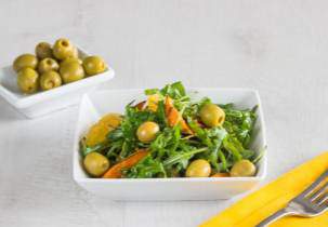 Морковный салат с апельсинами и оливками