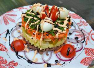 Салат из куриной печени с солеными огурцами