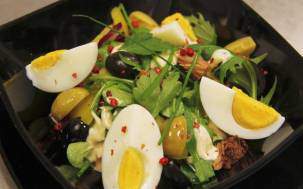 Салат микс фьюжн с тунцом