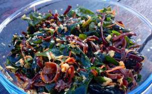 Японский салат с водорослями вакаме и грибами мун
