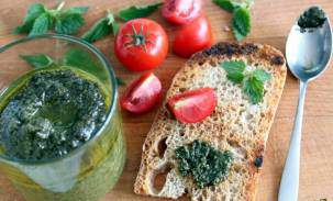 Соус песто из крапивы