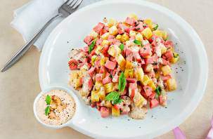 Салат из вареной колбасы и ветчины с заправкой из сыра бри