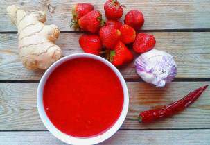 Клубничный соус чили для мяса и салатов